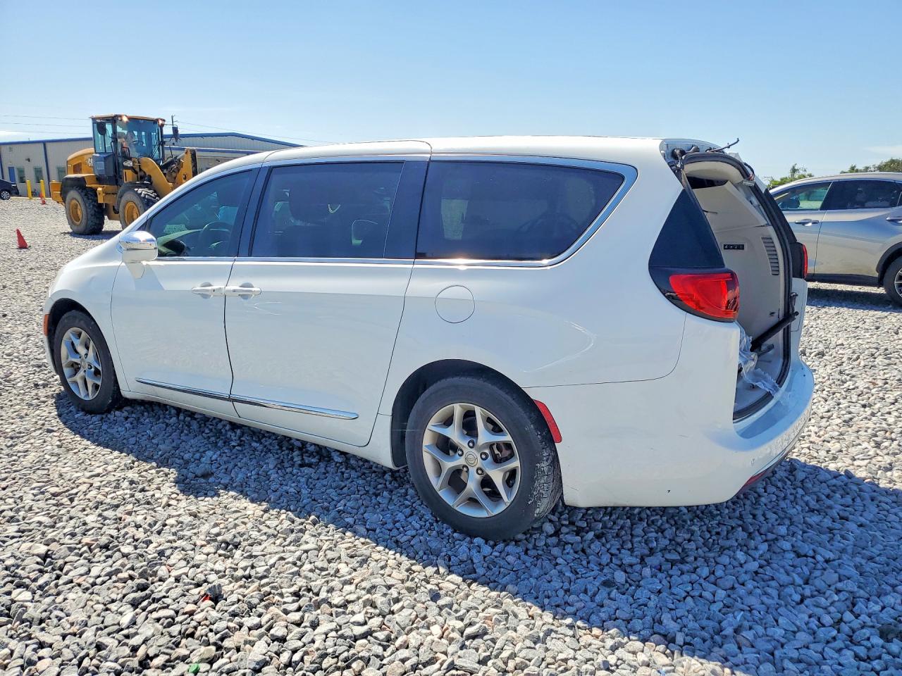 2019 CHRYSLER PACIFICA LIMITED — снимка 2