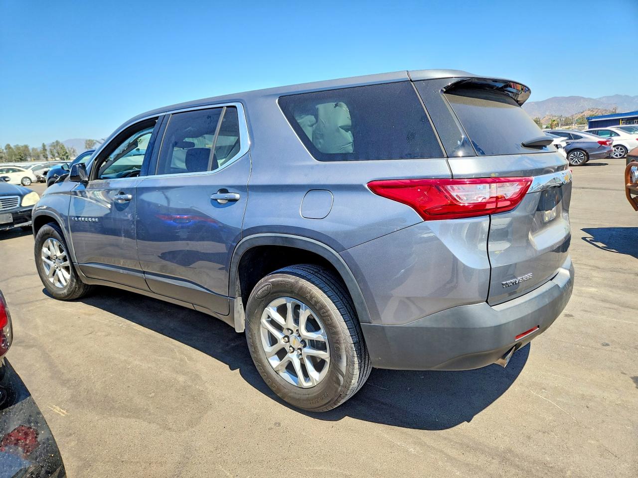 2018 CHEVROLET TRAVERSE LS — снимка 2