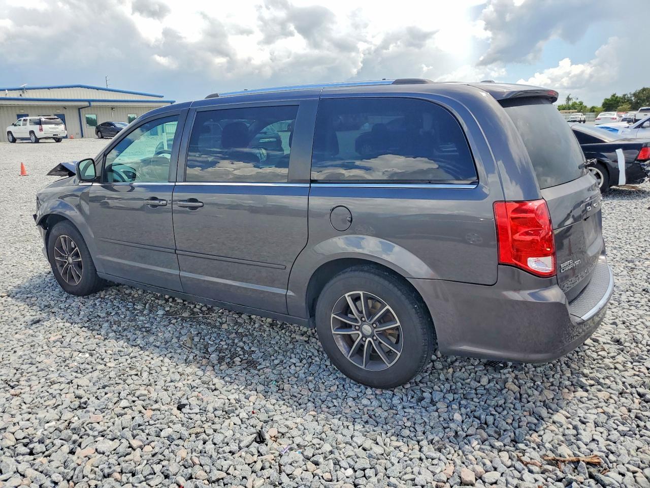 2017 DODGE GRAND CARAVAN SXT — снимка 2