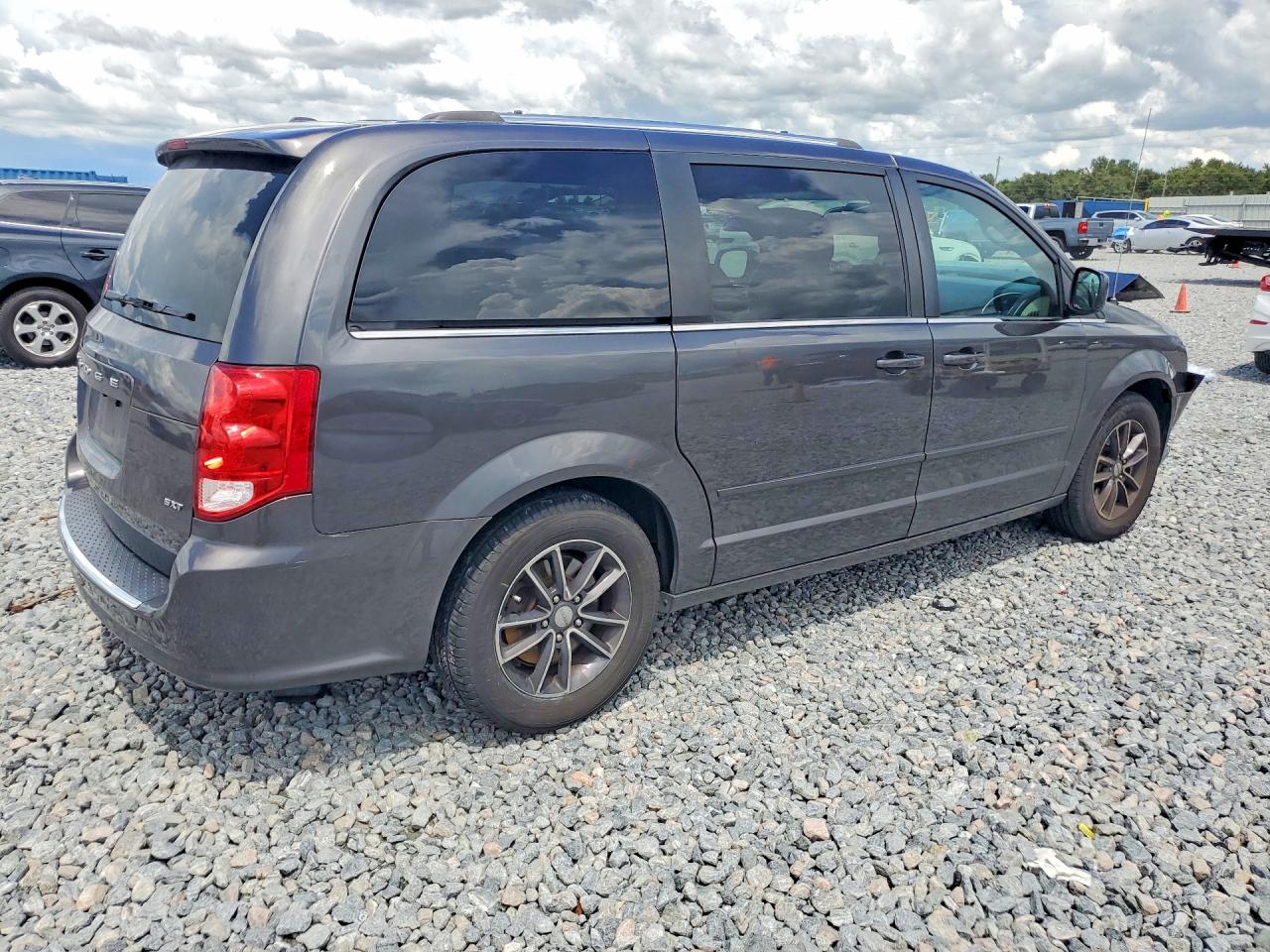 2017 DODGE GRAND CARAVAN SXT — снимка 3