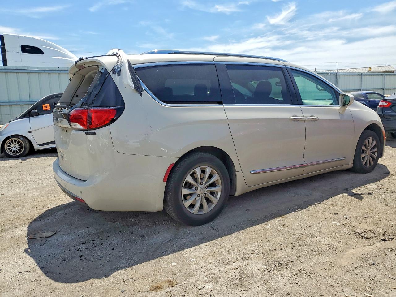 2019 CHRYSLER PACIFICA TOURING L — снимка 3