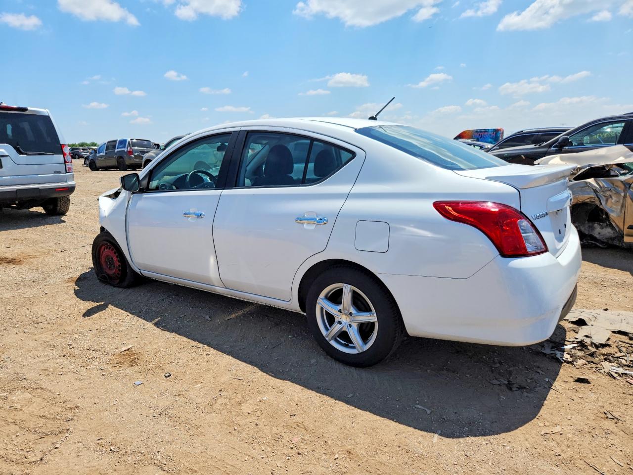 2019 NISSAN VERSA SV — снимка 2