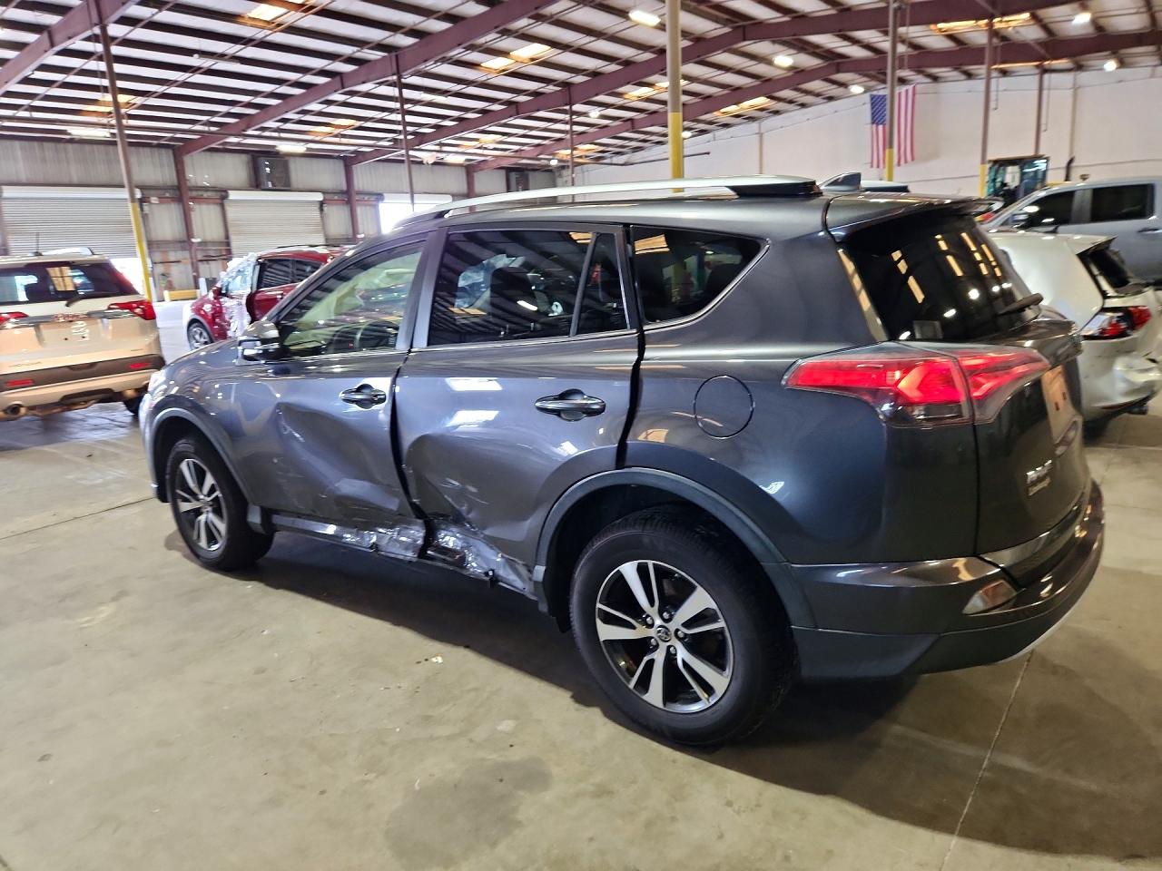 2017 TOYOTA RAV4 XLE — снимка 2