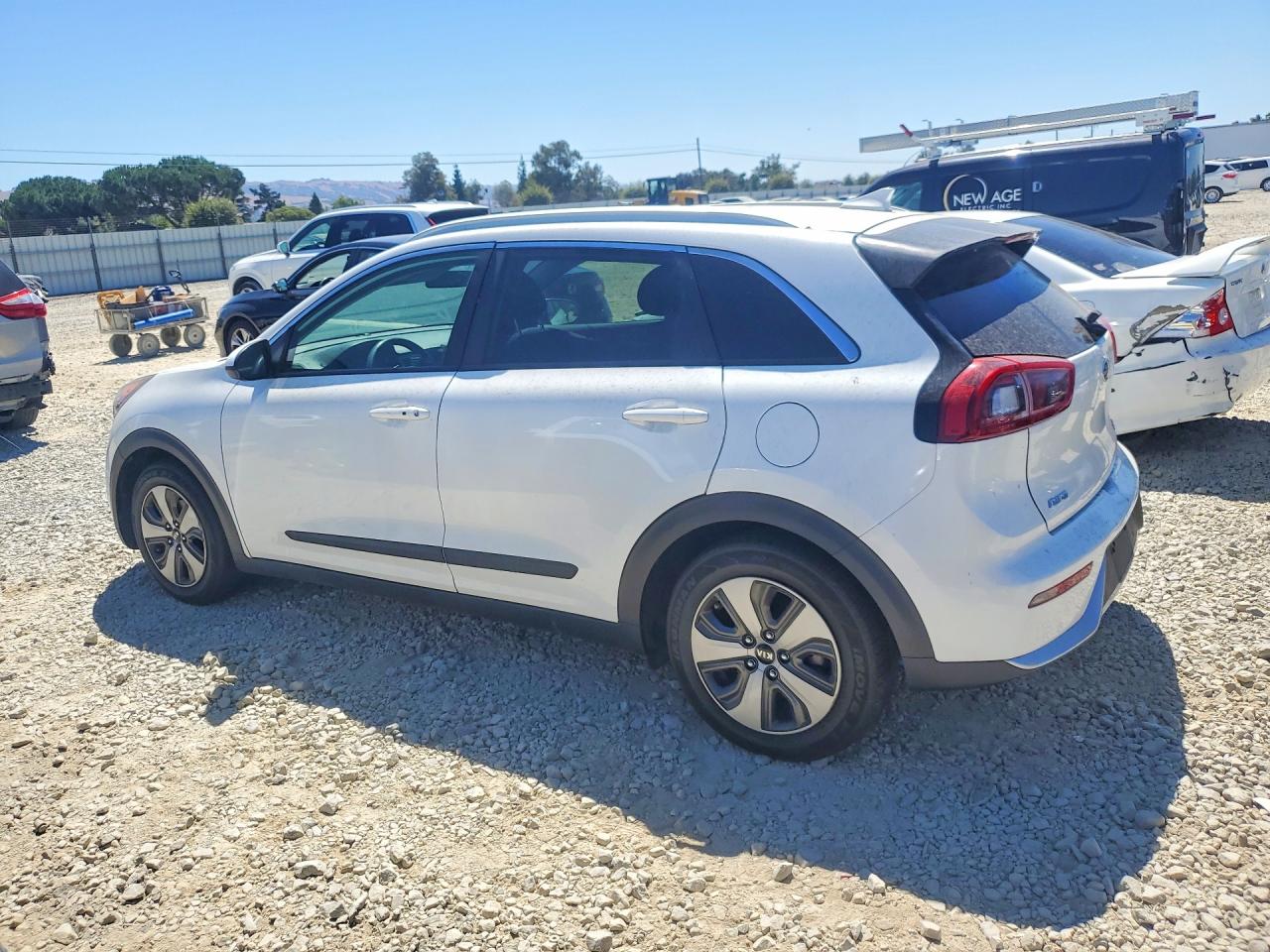2018 KIA NIRO LX — снимка 2