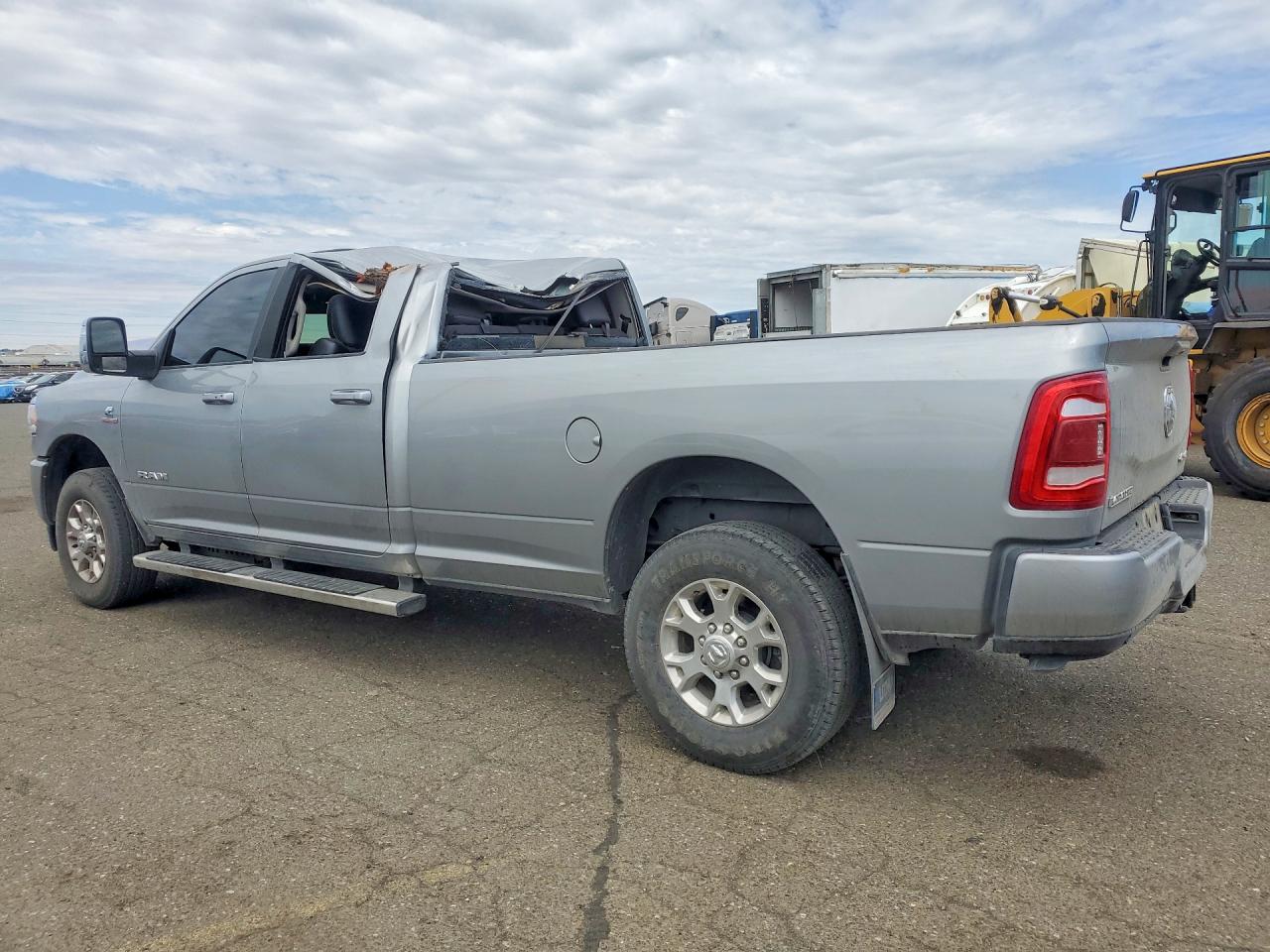 2024 RAM 3500 LARAMIE — снимка 2