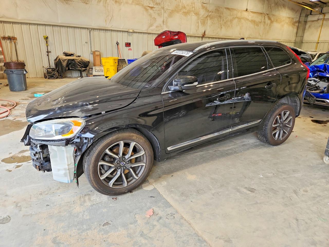 2017 VOLVO XC60 T6 DYNAMIC