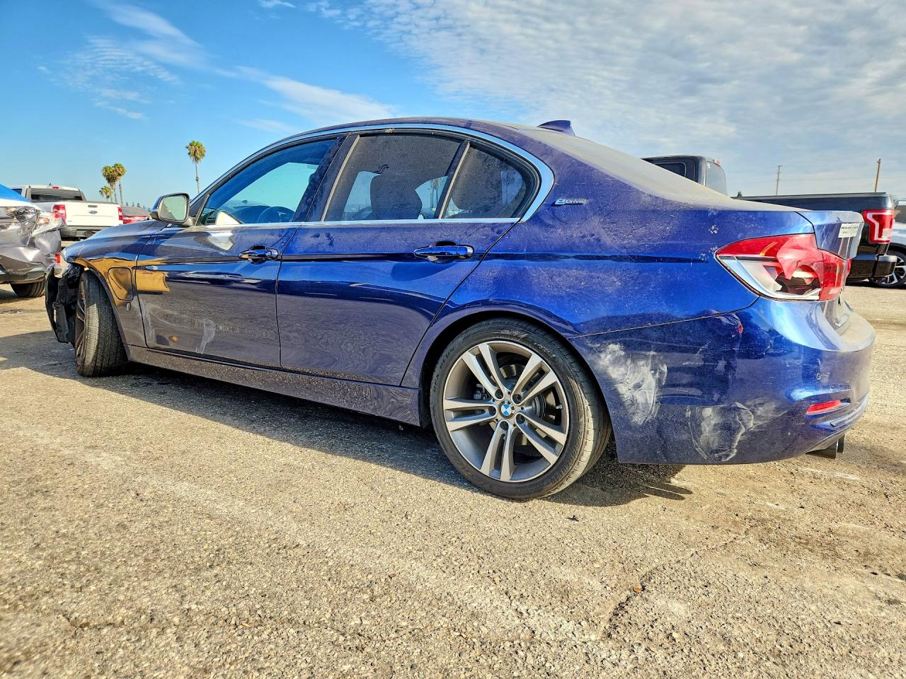 2017 BMW 330E — снимка 2