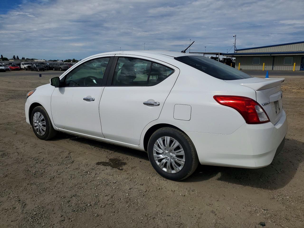 2016 NISSAN VERSA 1.6 SV — снимка 2