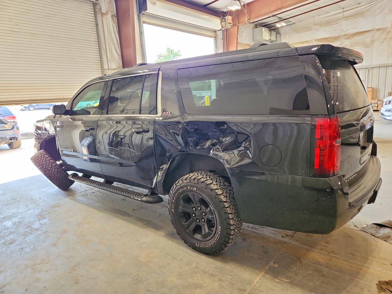 2017 CHEVROLET SUBURBAN K1500 LT — снимка 2