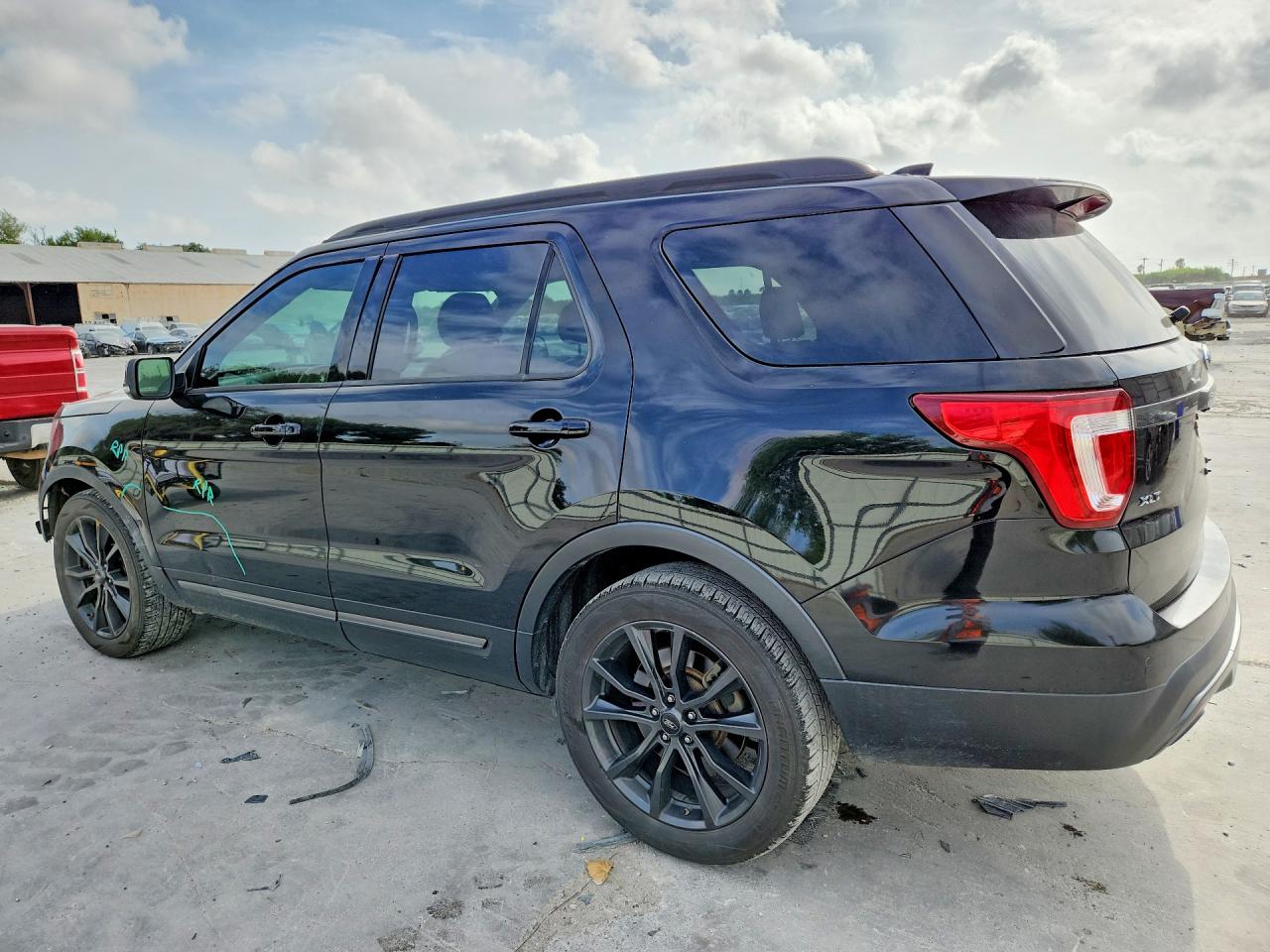 2017 FORD EXPLORER XLT — снимка 2