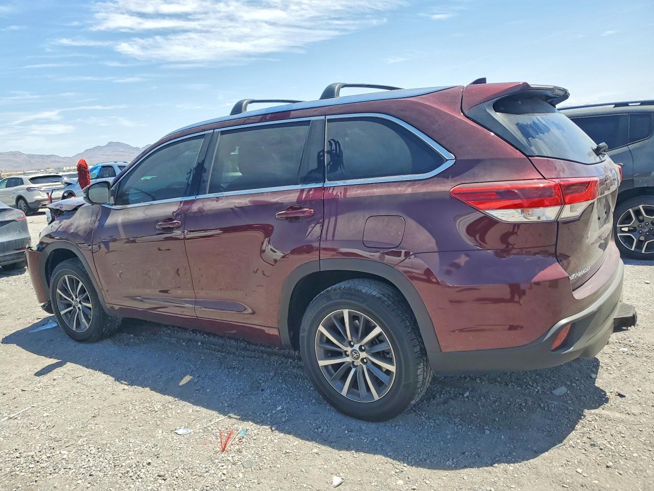 2018 TOYOTA HIGHLANDER XLE — снимка 2