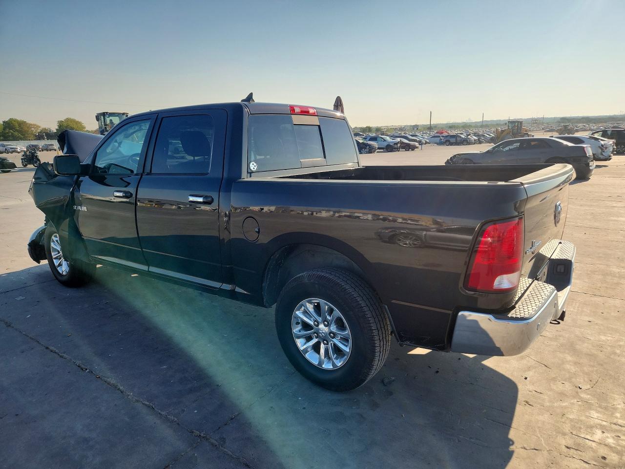 2016 RAM 1500 SLT — снимка 2