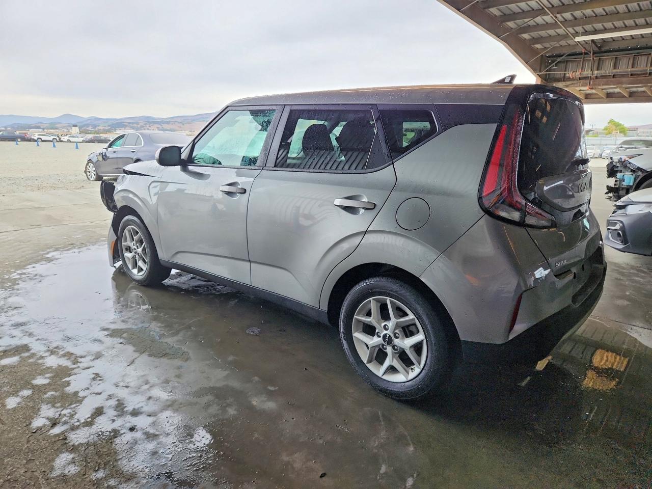 2025 KIA SOUL LX — photo 2