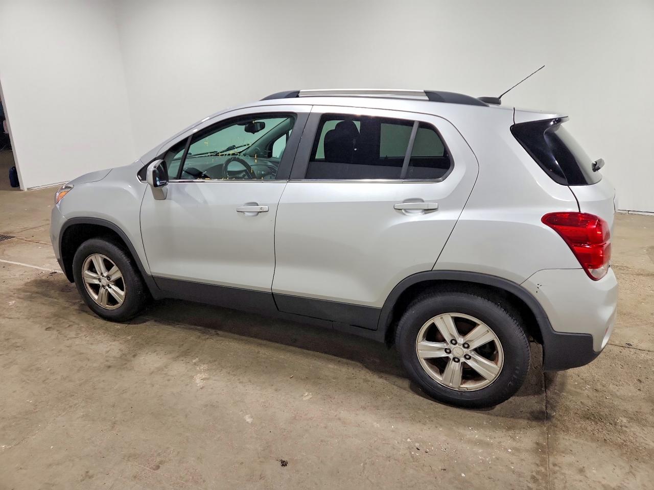 2017 CHEVROLET TRAX 1LT — снимка 2