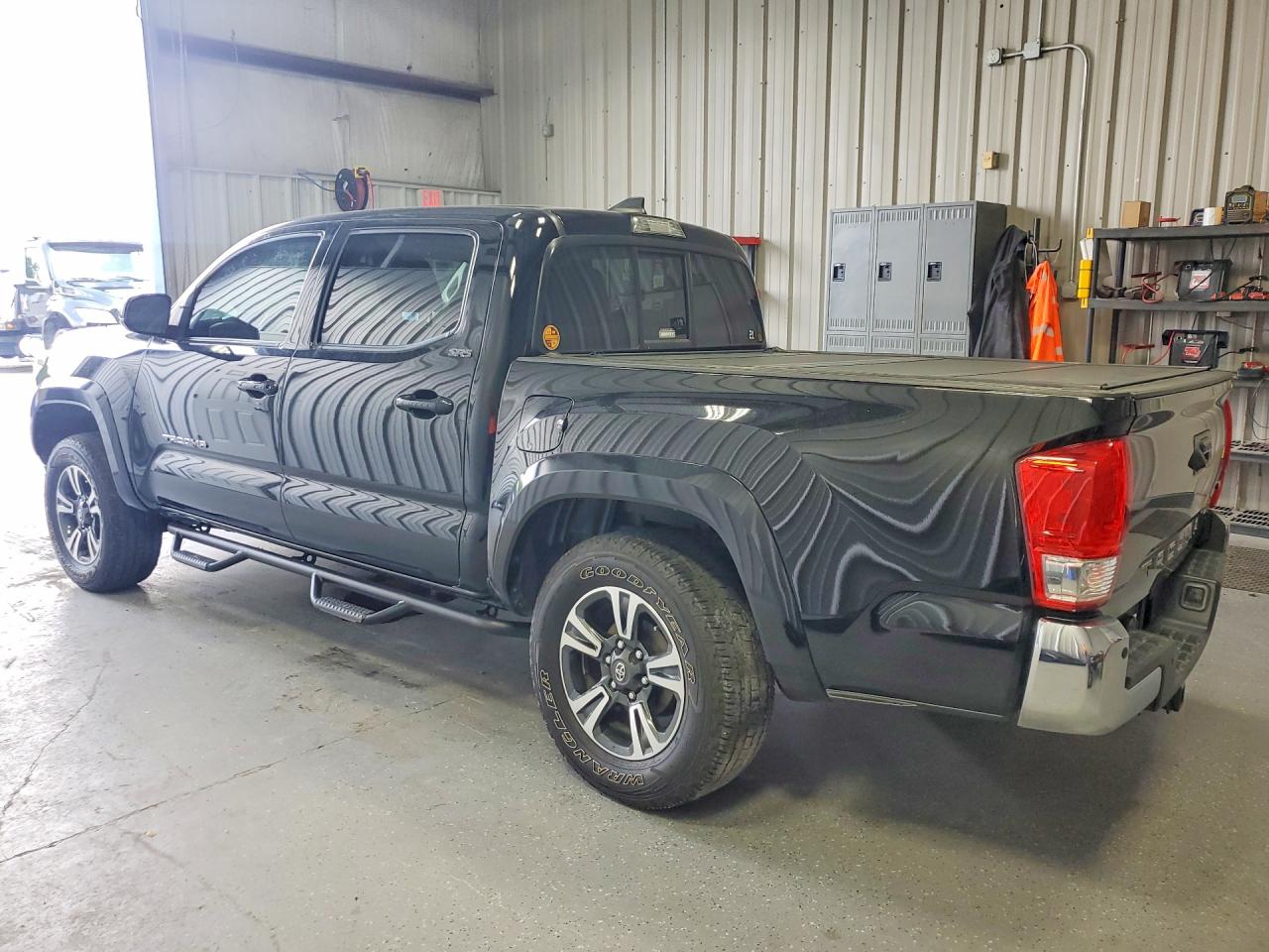 2017 TOYOTA TACOMA SR5 V6 — снимка 2