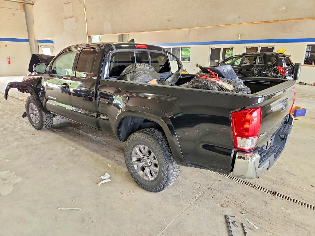 2017 TOYOTA TACOMA SR5 — снимка 2