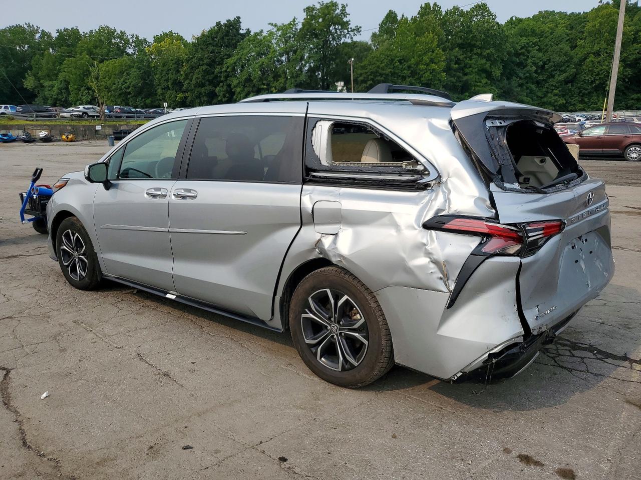 2025 TOYOTA SIENNA PLATINUM 7-PASSENGER — снимка 2
