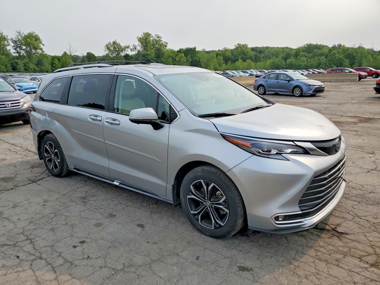 2025 TOYOTA SIENNA PLATINUM 7-PASSENGER — снимка 4