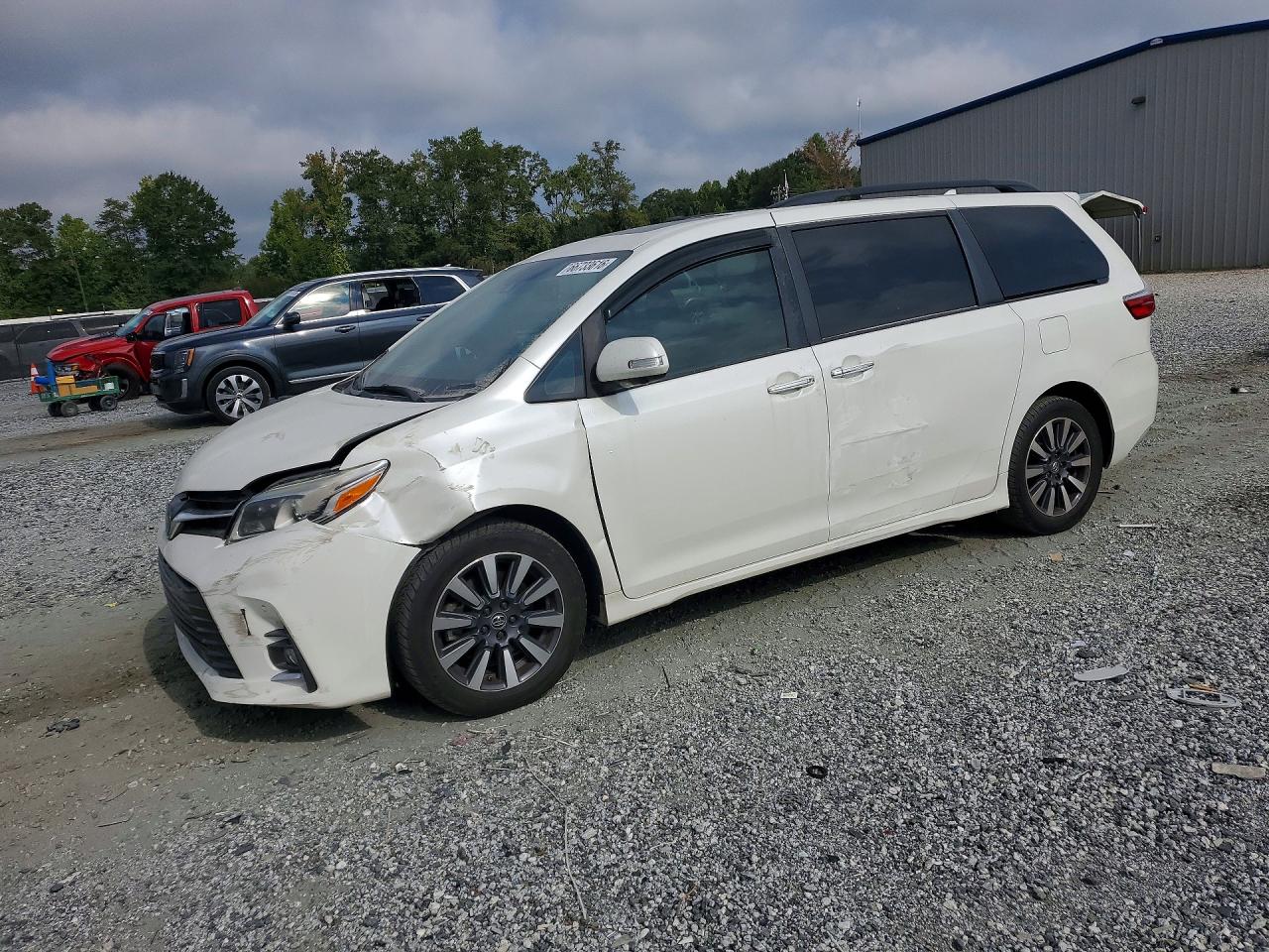 2018 TOYOTA SIENNA LIMITED PREMIUM 7-PASSENGER
