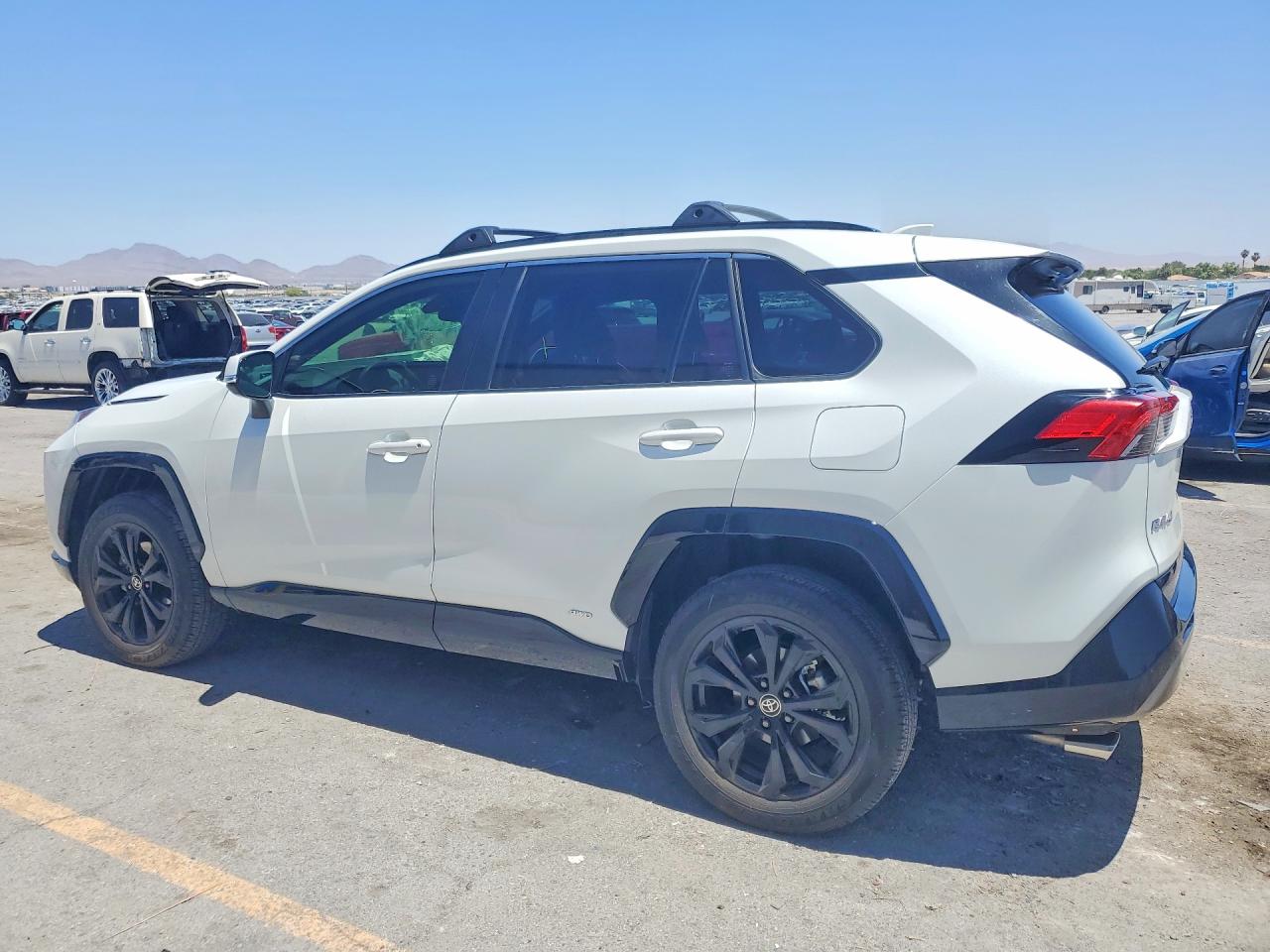 2024 TOYOTA RAV4 SE — снимка 2
