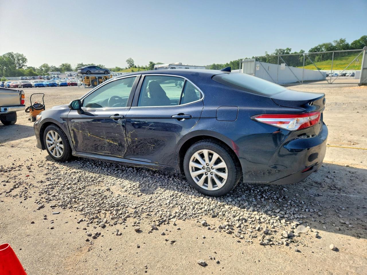 2019 TOYOTA CAMRY LE — снимка 2
