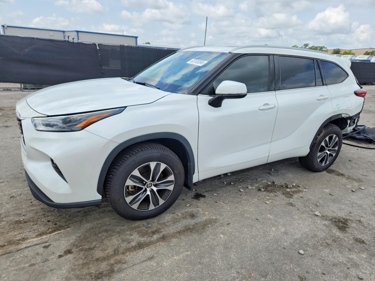 2022 TOYOTA HIGHLANDER HYBRID XLE