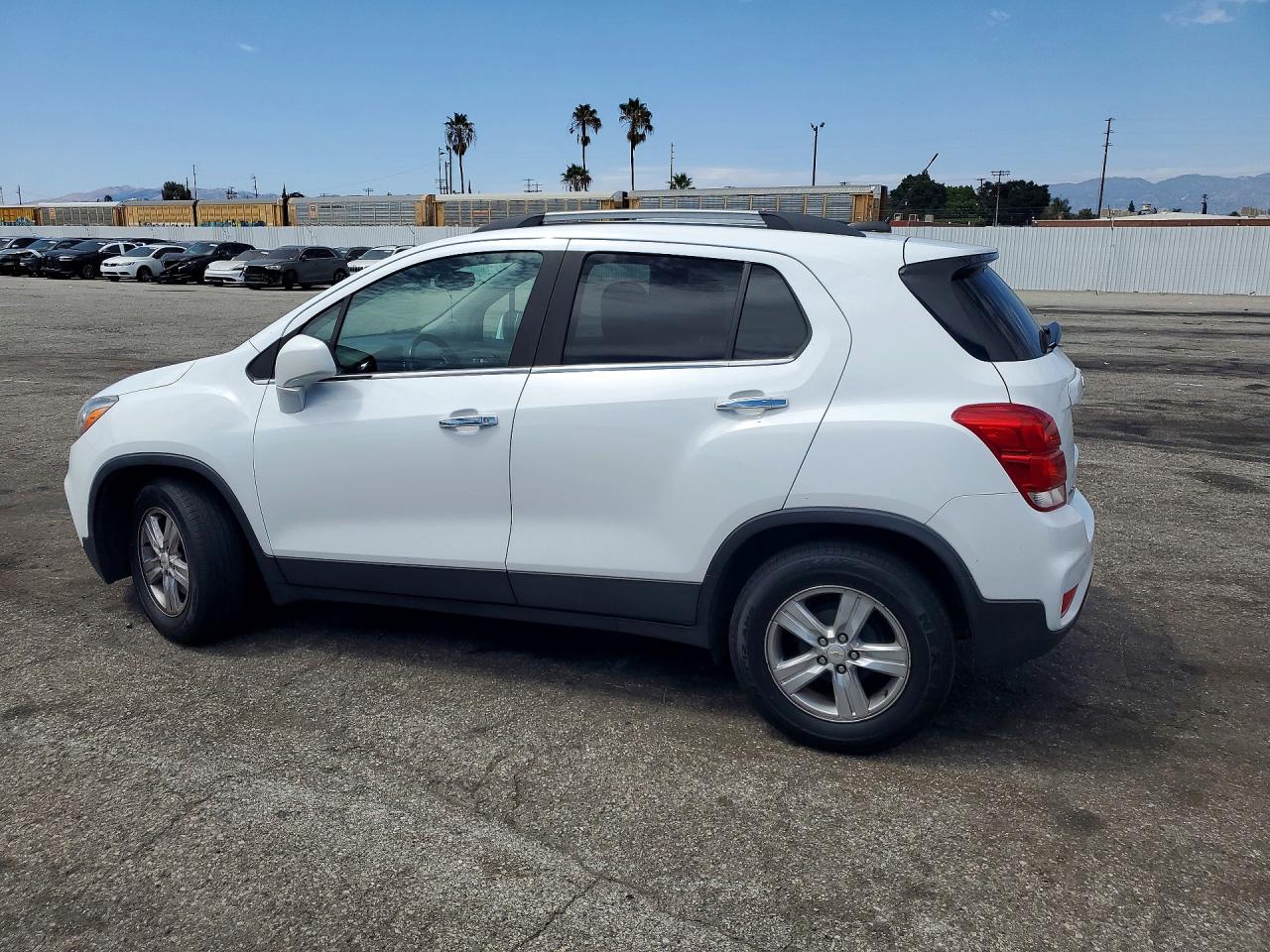 2017 CHEVROLET TRAX 1LT — снимка 2