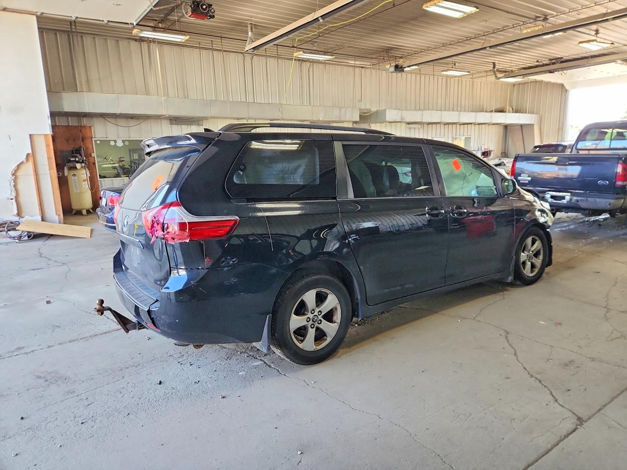 2018 TOYOTA SIENNA LE — снимка 3
