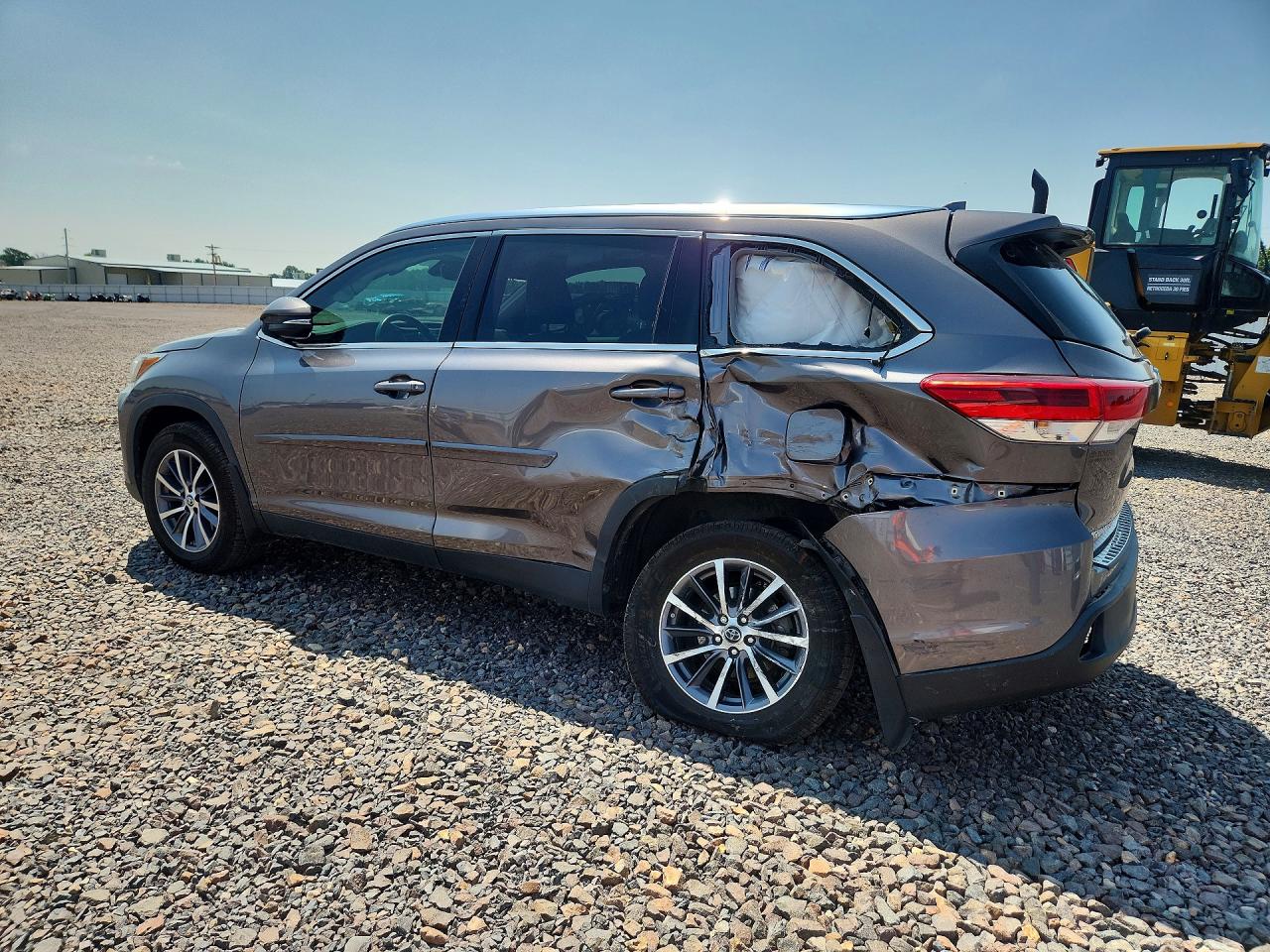 2019 TOYOTA HIGHLANDER XLE — снимка 2