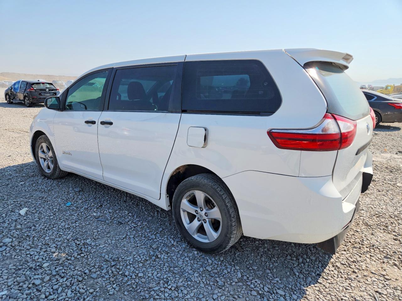 2017 TOYOTA SIENNA L 7-PASSENGER — снимка 2