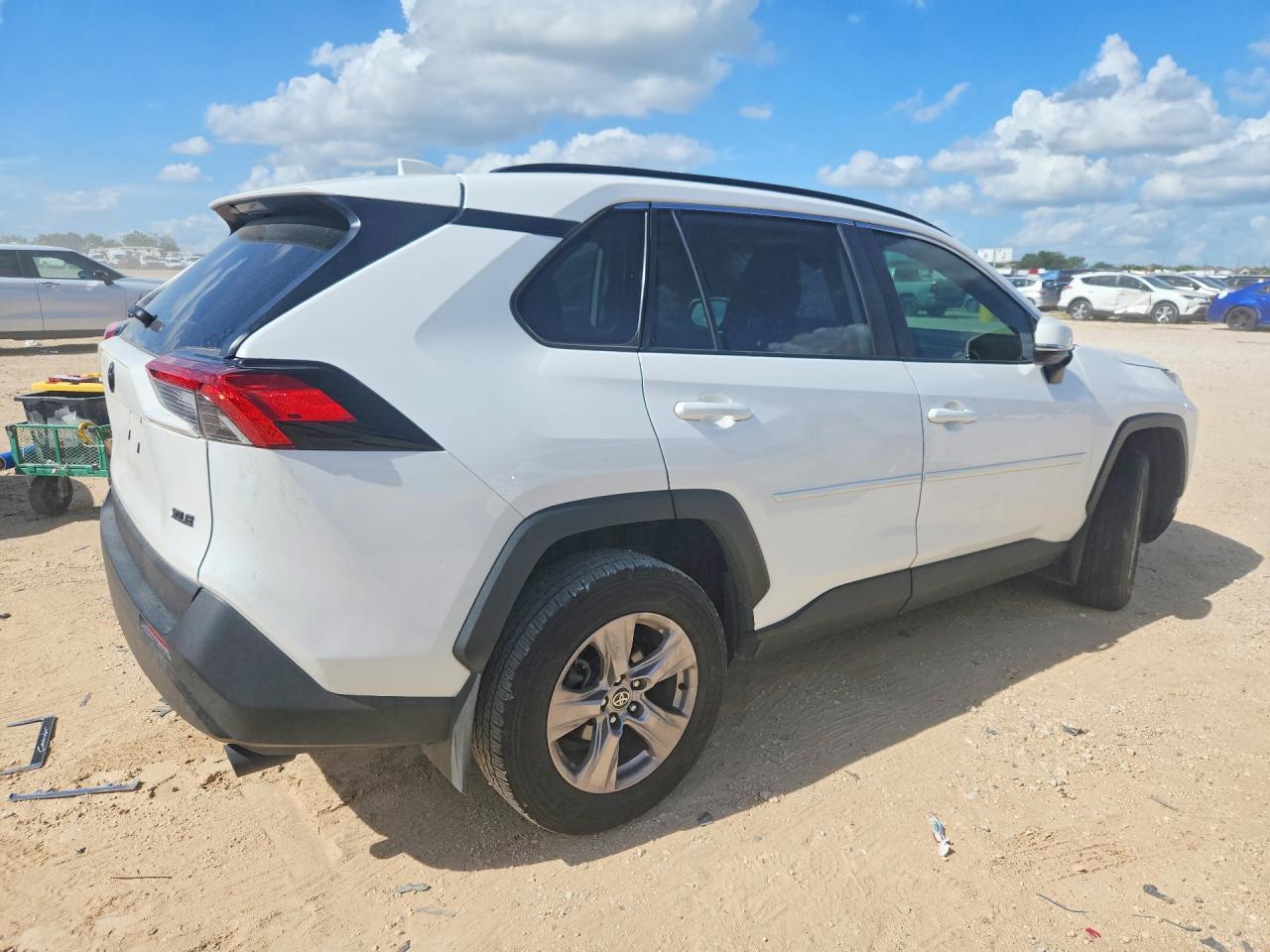 2024 TOYOTA RAV4 XLE — снимка 3