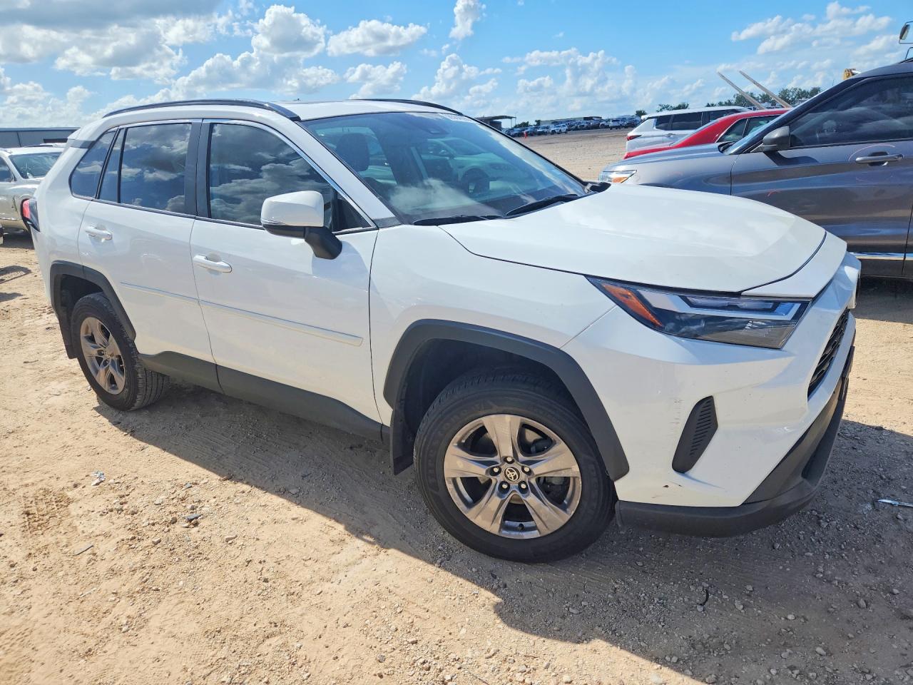 2024 TOYOTA RAV4 XLE — снимка 4