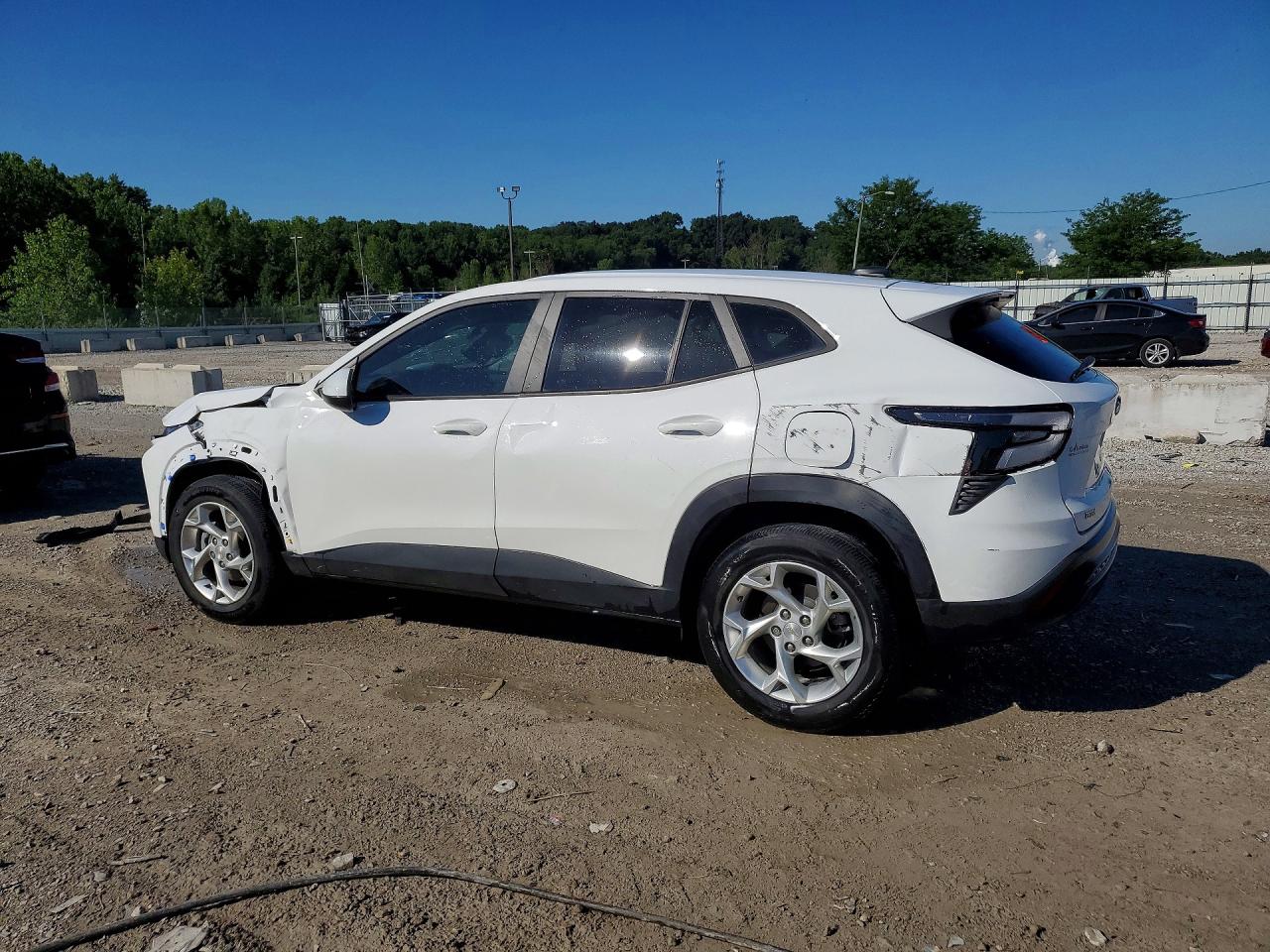 2024 CHEVROLET TRAX LS — снимка 2