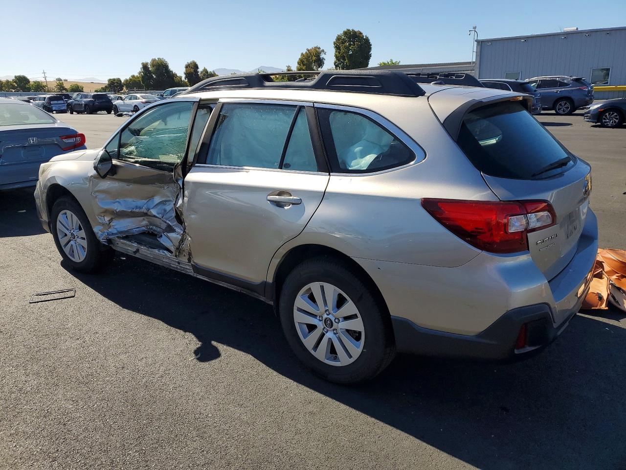 2019 SUBARU OUTBACK 2.5I — снимка 2