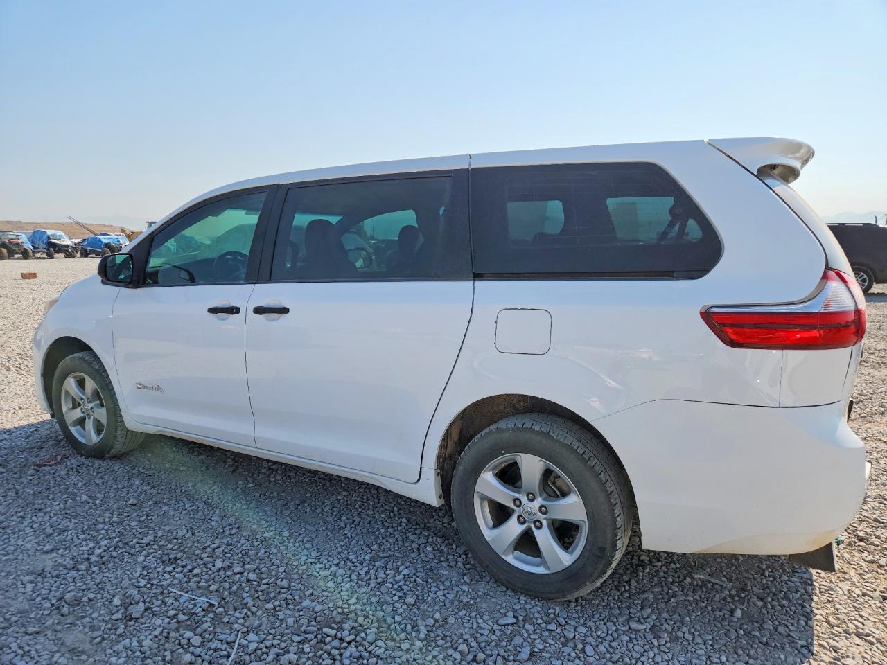 2017 TOYOTA SIENNA L 7-PASSENGER — снимка 2