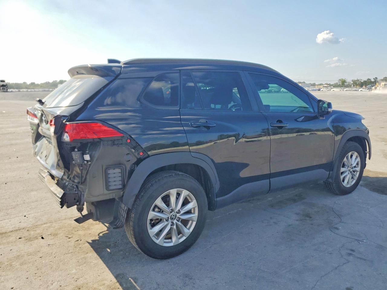 2023 TOYOTA COROLLA CROSS LE — снимка 3