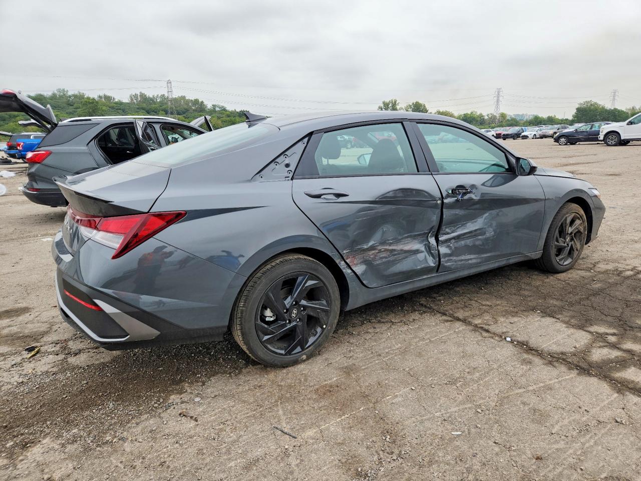 2026 HYUNDAI ELANTRA SEL SPORT — снимка 3