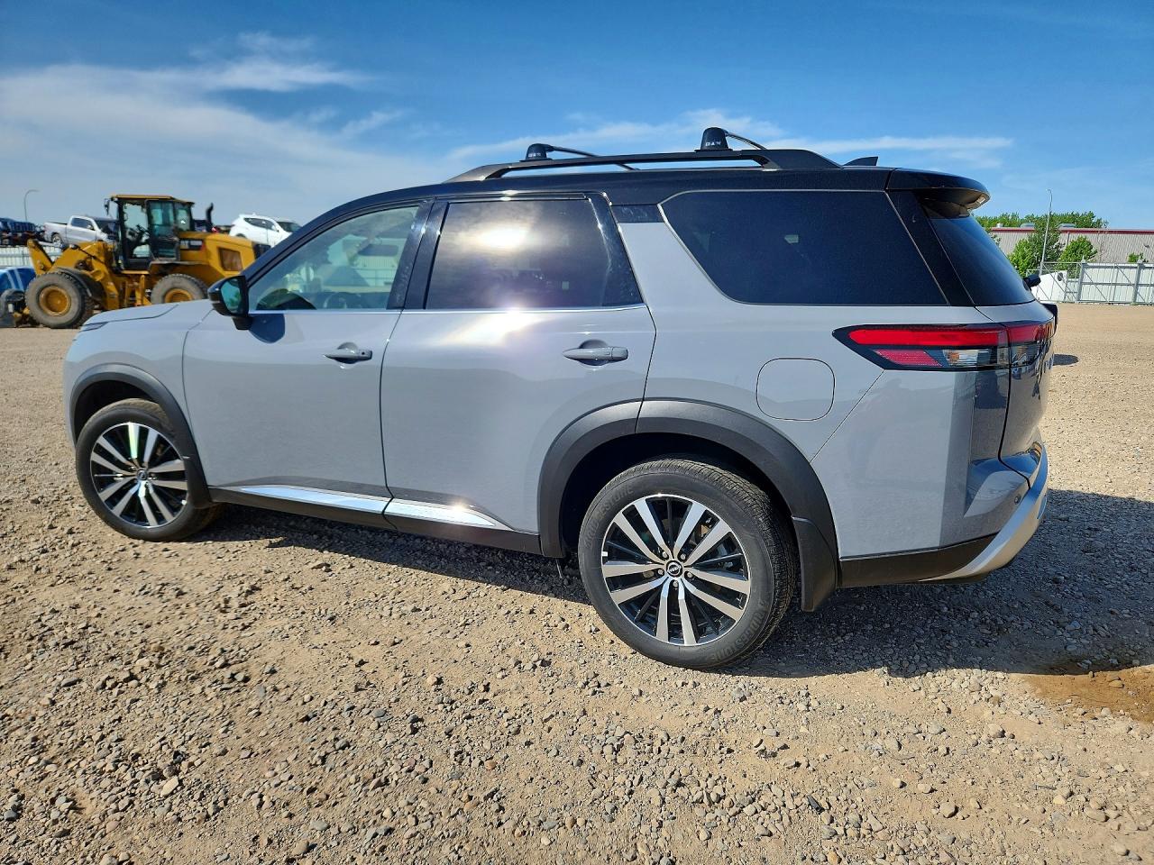 2025 NISSAN PATHFINDER PLATINUM — снимка 2