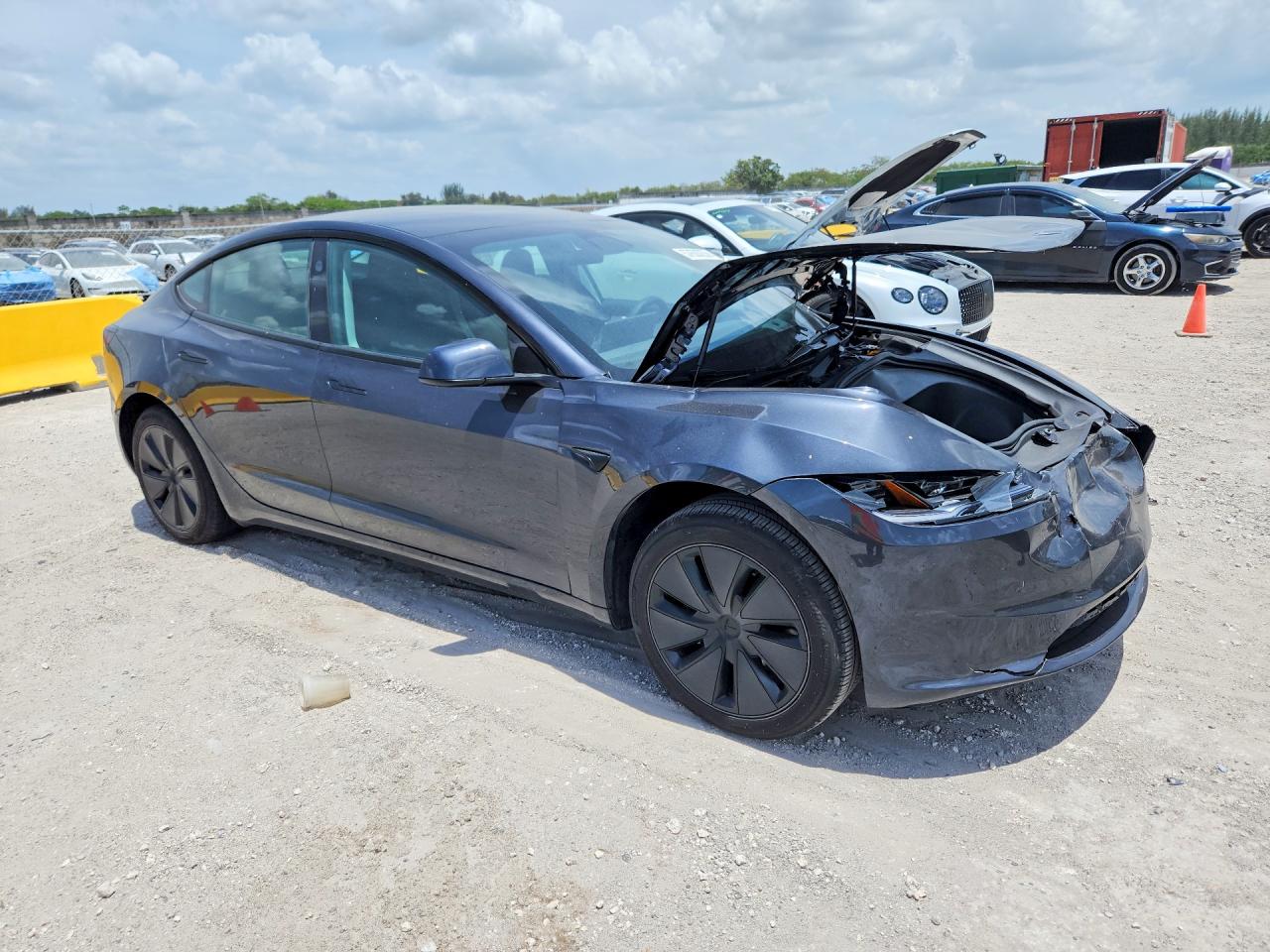 2025 TESLA MODEL 3 — снимка 4
