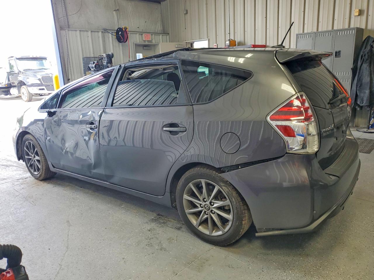 2015 TOYOTA PRIUS V FIVE — снимка 2