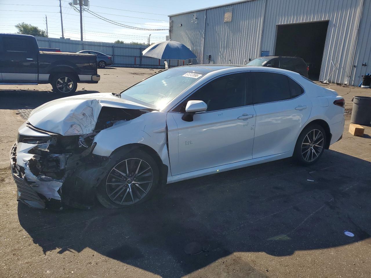 2023 TOYOTA CAMRY XLE