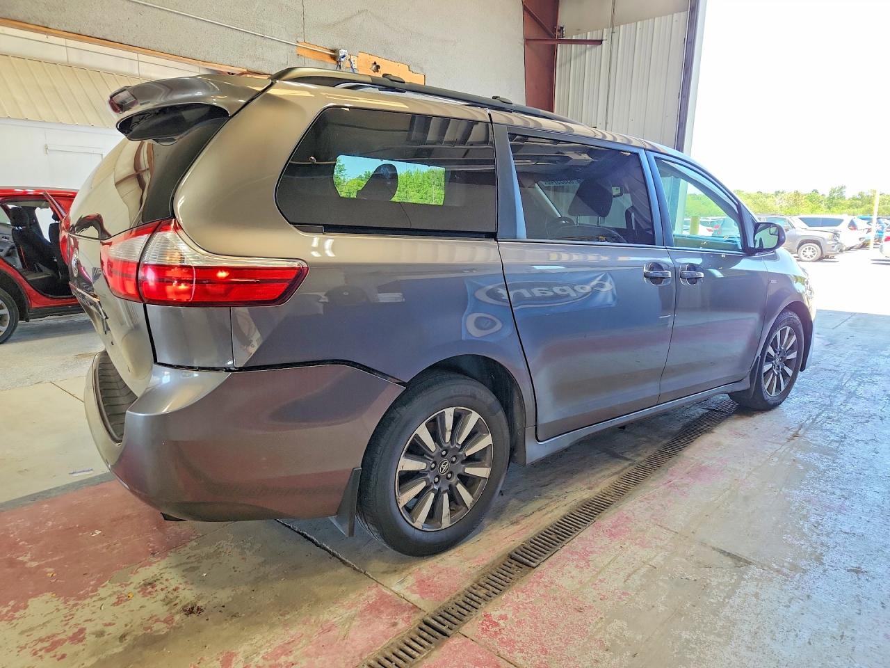 2018 TOYOTA SIENNA LE — снимка 3