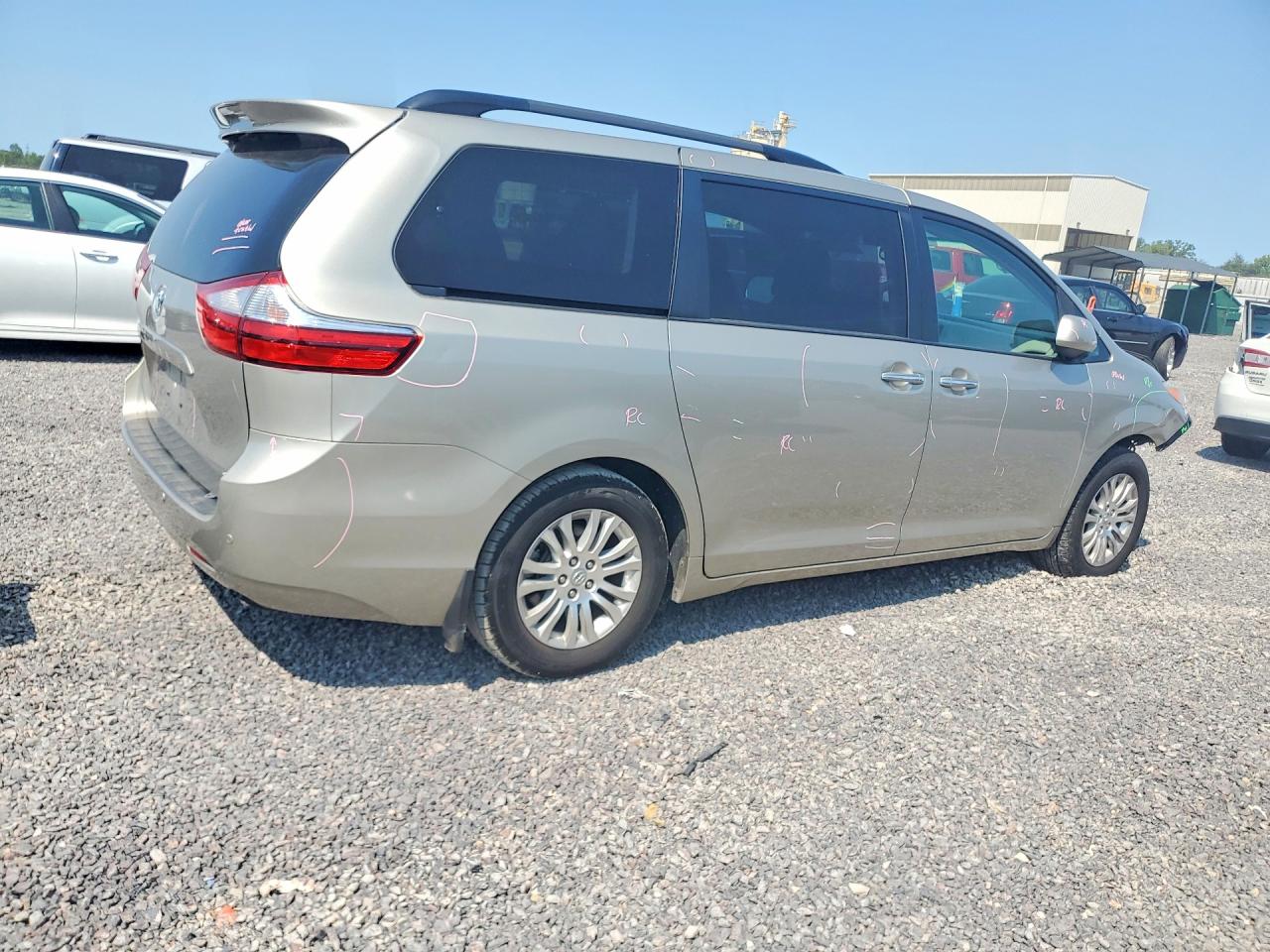 2017 TOYOTA SIENNA XLE PREMIUM 8-PASSENGER — снимка 3