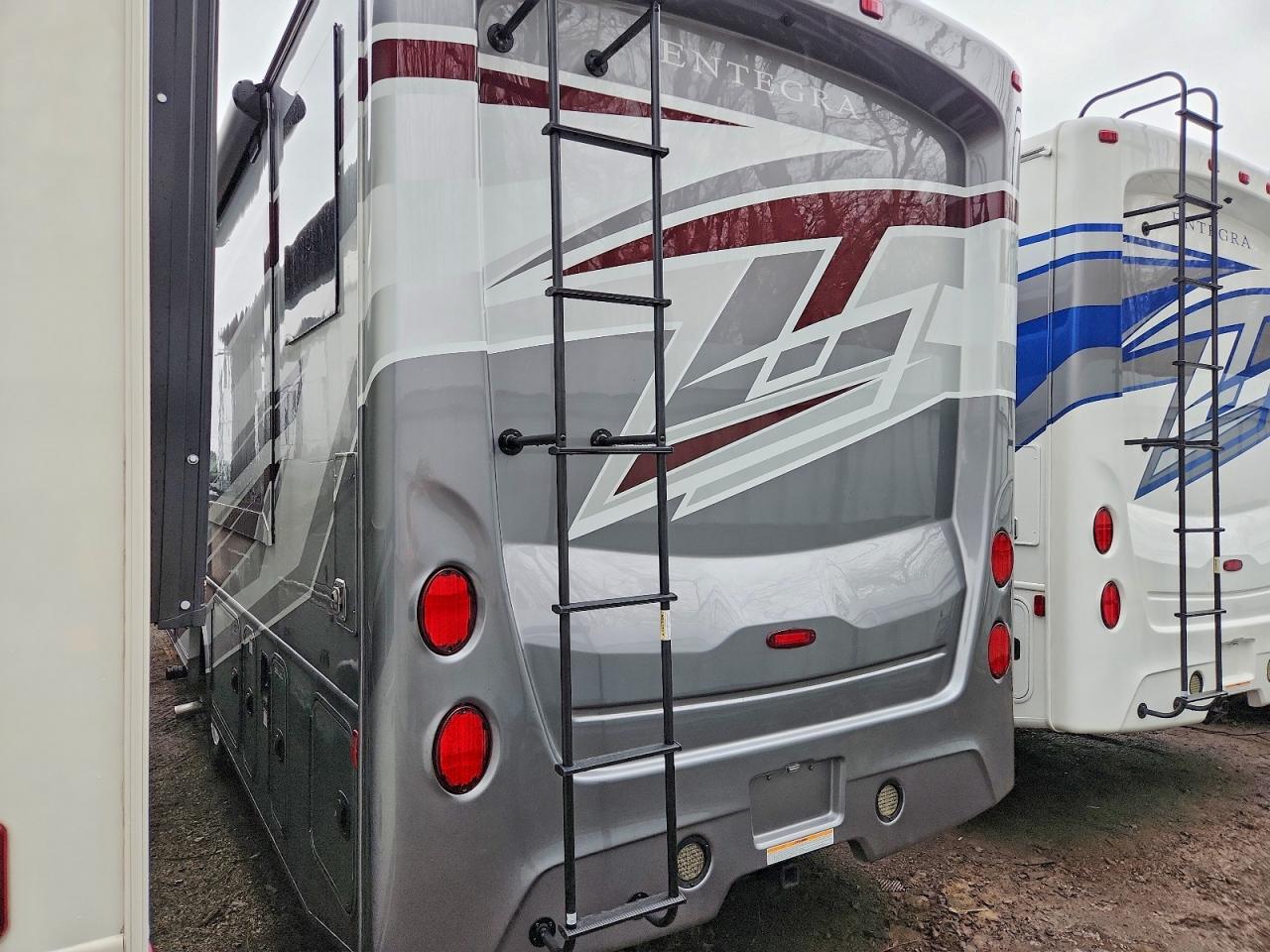 2024 FORD F53 — снимка 3