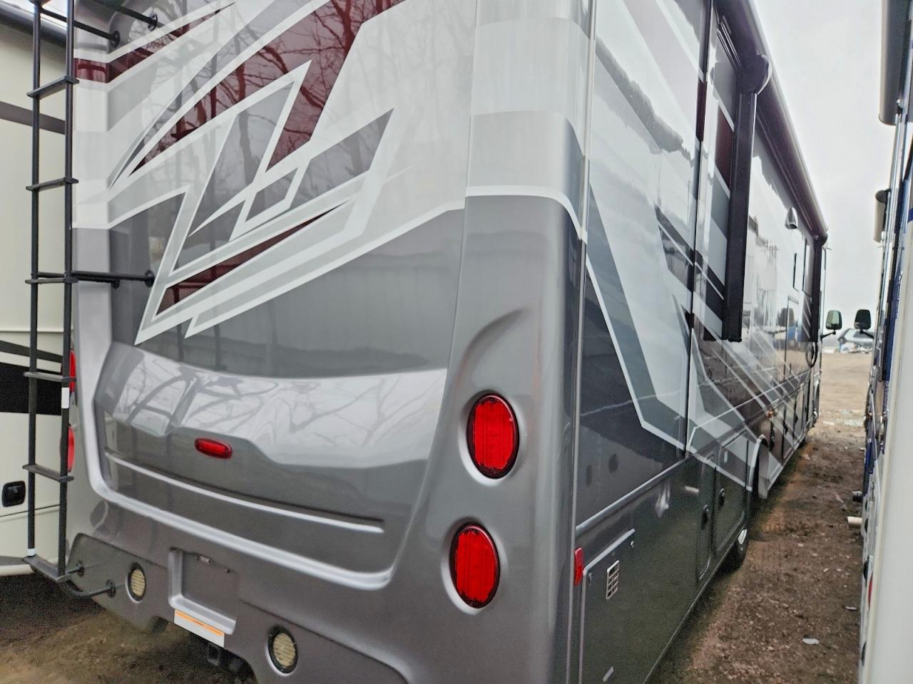 2024 FORD F53 — снимка 4