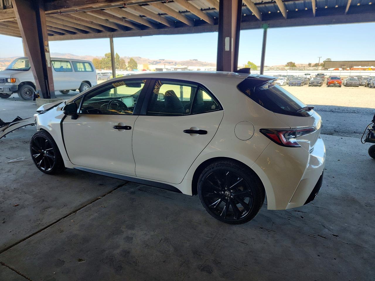 2022 TOYOTA COROLLA HATCHBACK SE NIGHTSHADE EDITION — снимка 2