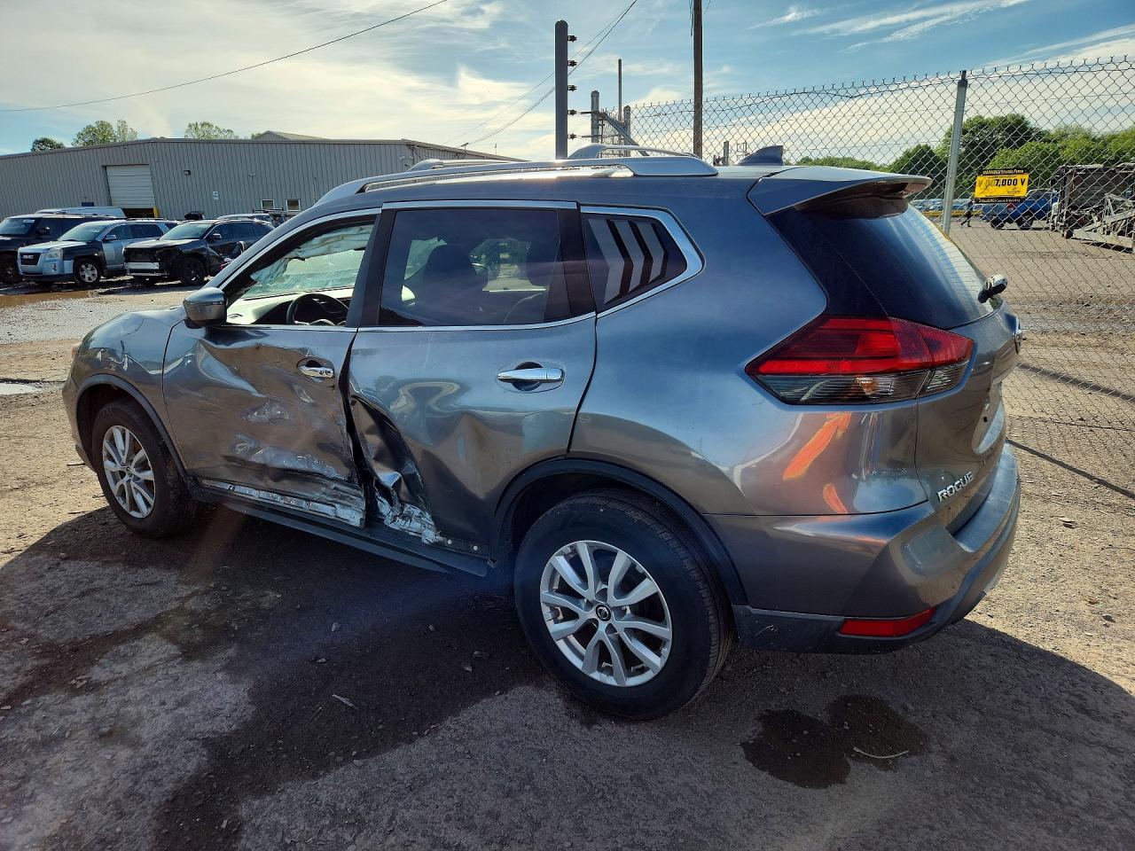 2017 NISSAN ROGUE SV — снимка 2