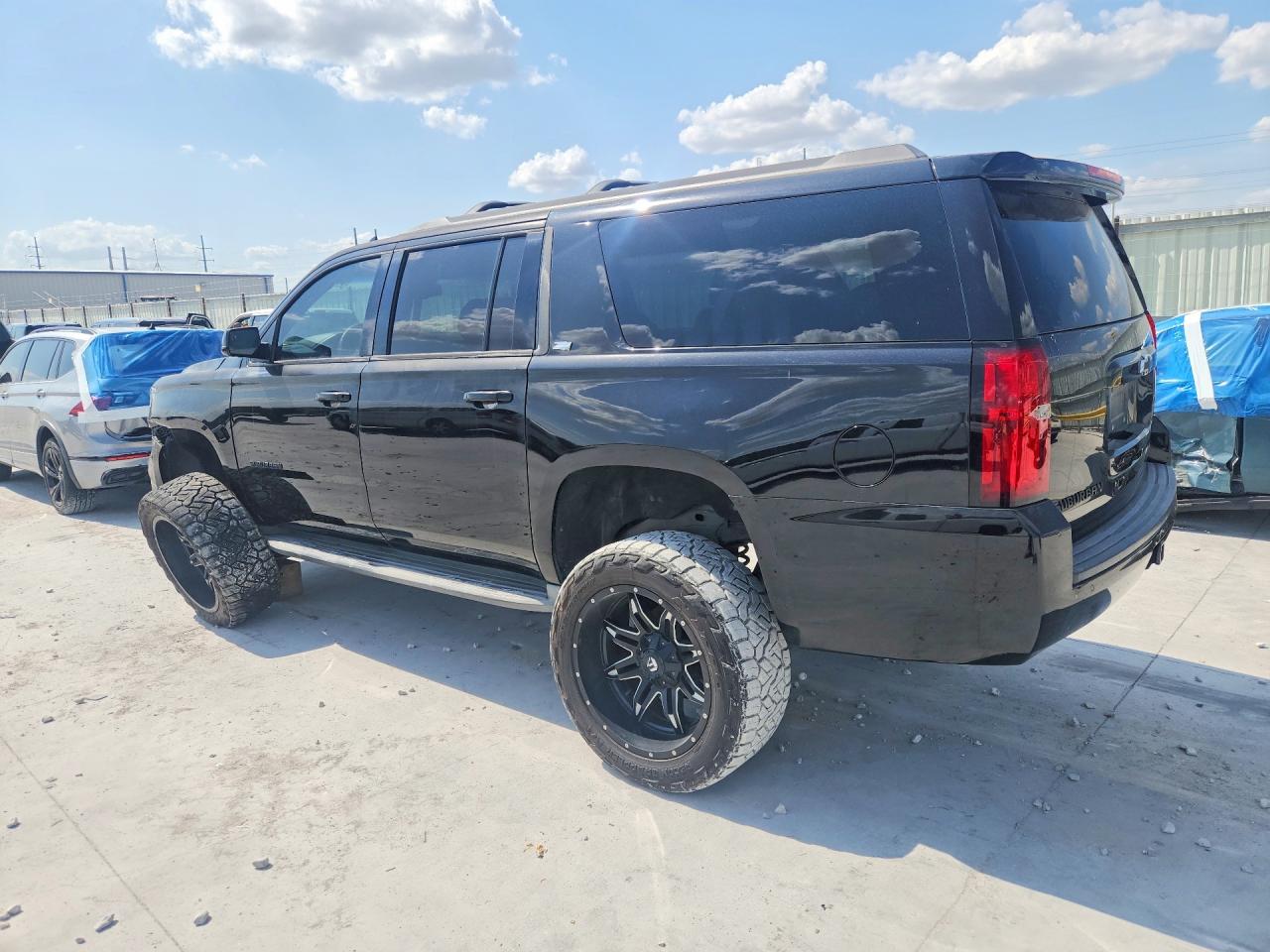 2015 CHEVROLET SUBURBAN K1500 LT — снимка 2