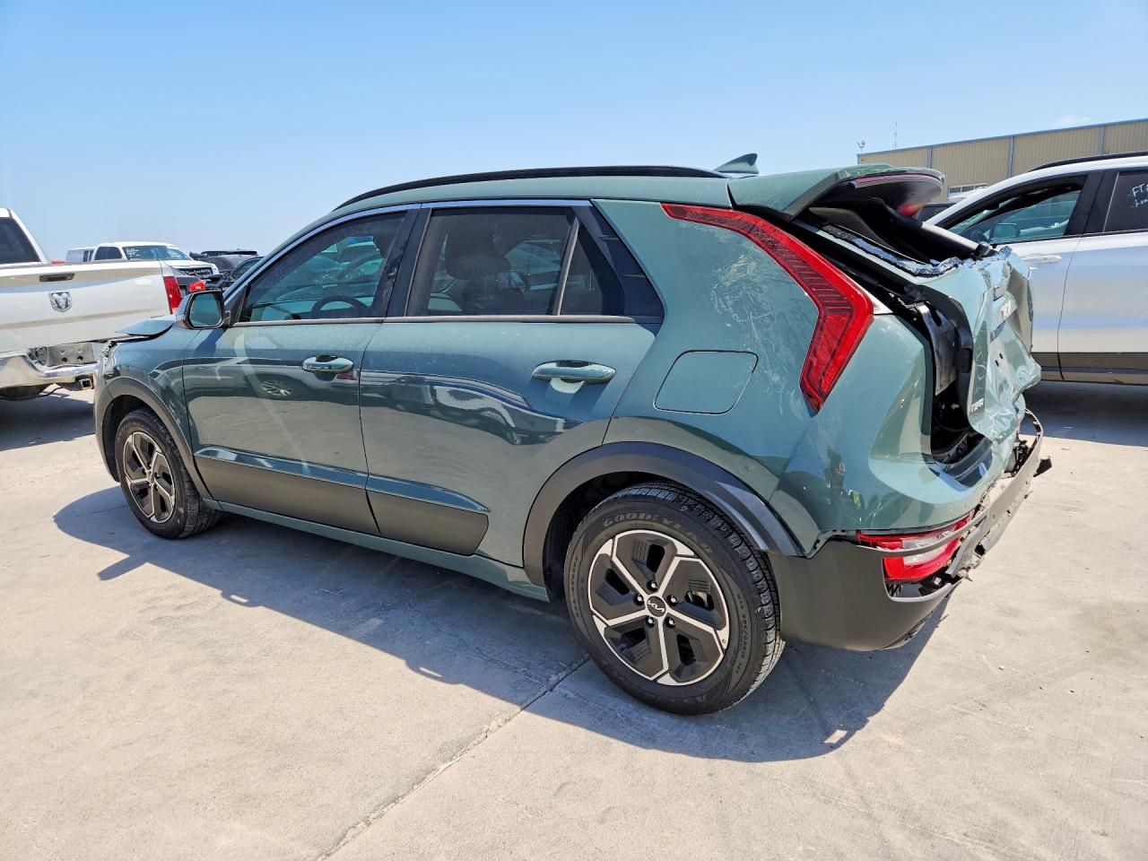 2023 KIA NIRO EX — снимка 2