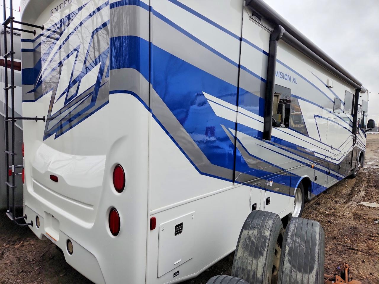 2024 FORD F53 — photo 4